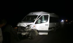 Malatya Hekimhan'da minibüsle otomobilin çarpıştığı trafik kazasında 1 ölü, 1 yaralı
