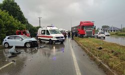 Samsun Çarşamba’daki trafik kazasında iki otomobil çarpıştı: 2’si ağır 4 yaralı