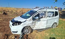 Şanlıurfa Siverek’te trafik kazası: İki araç çarpıştı, 2’si çocuk 6 kişi yaralandı
