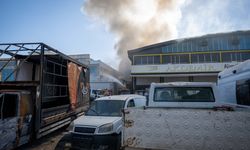 SON DAKİKA: Ankara Yenimahalle'deki bir depoda çıkan yangına müdahale sürüyor