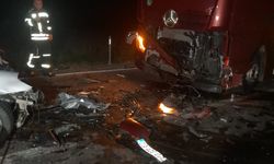 SON DAKİKA: Malatya Arguvan’da trafik kazasında tırla otomobil çarpıştı, 3 ölü