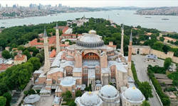 Ayasofya'da İncil okuma iddiası: İki turist gözaltına alındı
