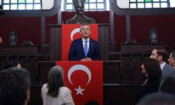 Özgür Özel oy birliğiyle YENİ Parti'nin genel başkanı seçildi