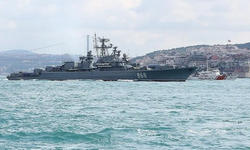 5 savaş gemisi İstanbul Boğazı’ndan geçti