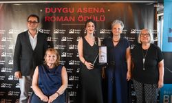 Duygu Asena Roman Ödülü’nün sahibi Nazlı Doğan Özsöz oldu