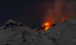 Etna Yanardağı’nda patlama: Katanya Havalimanı’nda uçuşlar kısıtlandı