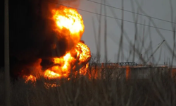 Ukrayna, Rusya’nın Omsk petrol rafinerisini hedef aldı