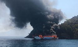 Fethiye’de gezi teknesinde yangın: 115 kişi can yeleklerini giyerek denize atladı