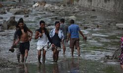 Nepal'de depremin ardından oluşan çığ sele dönüştü: 157 kişi öldü