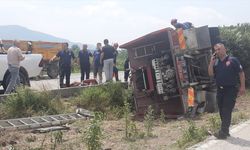 Adana Ceyhan'da trafik kazası: Yangına giden itfaiye aracı devrildi, 3 personel yaralandı