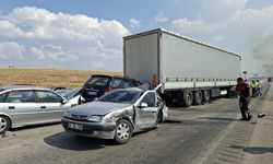 Afyonkarahisar Kızılören’de zincirleme trafik kazası: 3’ü çocuk 8 yaralı
