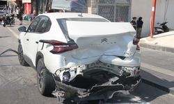 Antalya Serik’te zincirleme trafik kazası: Çarpışan 5 araçta 6 yaralı