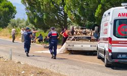 Aydın Karacasu'da feci trafik kazası: Devrilen kamyonetteki 3 kişi hayatını kaybetti