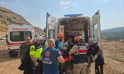 Bingöl Karlıova trafik kazasında kamyona çarpan otomobilde 3 yaralı