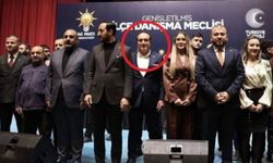 CHP Arnavutköy İlçe Başkanı Savaş Aras'tan 'AKP rozeti' açıklaması: "Nezaketen taktım"