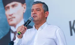 Açlık grevindeki er gazi ve şehit yakınlarını ziyaret eden Özel'den 'çözüm süreci' mesajı