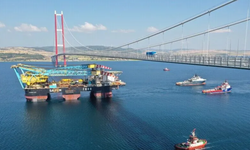 Vinç gemisi Saipem 7000 Çanakkale Boğazı geçişini tamamladı