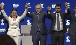 CHP'li üç belediye başkanı AK Parti'ye geçti: Cumhurbaşkanı Erdoğan rozetlerini taktı