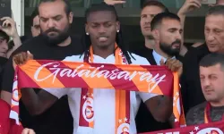 Galatasaray'ın yeni yıldızı Rafael Leao İstanbul'da: İlk mesajında Osimhen'e gönderme yaptı
