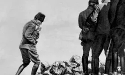 Mustafa Kemal Atatürk'ün 26 Ağustos 1922 şafağında Afyon Kocatepe'de çekilen ikonik fotoğrafının perde arkası