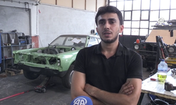 Gazetecilik bölümü okuyan genç maden işçiliğini bıraktı, dede mesleği oto tamirciliğine başladı