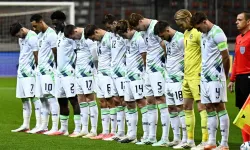 İsrail maçında İrlandalı futbolculardan siyah bantlı protesto