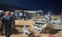 Gaziantep'te yolcu midibüsü ile otomobilin çarpıştı: 7 ölü, 17 yaralı