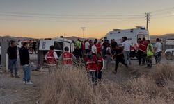 Kırıkkale’de işçi servisi ile otomobil çarpıştı: 14 kişi yaralandı