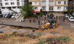 Ankara'da selden çöken yolda onarım çalışmaları sürüyor