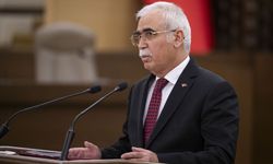 AYM Başkanı Özkaya'dan yargı mensuplarına çağrı: "Cübbelerimizin düğmesi ve cebi yok"