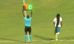 Saçlarıyla kırmızı kart gördüren futbolcu: Aedan Scipio