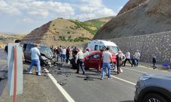 Bingöl Karlıova’da trafik kazası: İki araç çarpıştı, 5 kişi yaralandı