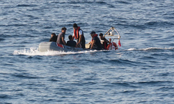 Çanakkale'de düzensiz göç operasyonu: Bozcaada açıklarında 69 kişi yakalandı