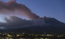 Etna Yanardağı'nda kül püskürmesi: Katanya Havalimanı'nda uçuşlar durduruldu