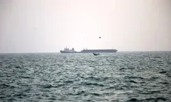 İran duyurdu: ABD'nin 2 savaş gemisini balistik füzelerle vurduk