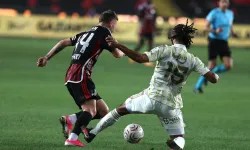 İlker Yağcıoğlu’ndan Fenerbahçe ve İsmail Kartal’a sert tepki: "Kafası karışmış, geri dönüşü hiçbir işe yaramadı"