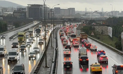 İstanbul'da haftanın ilk iş gününde trafik yoğunluğu yüzde 72’ye çıktı
