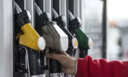 Motorin ve benzine zam geldi: Tabela gece yarısı değişti