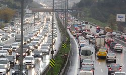 İstanbul'da yağmur ve sabah mesaisi trafiği kilitledi: Anadolu Yakası’nda yoğunluk yüzde 83'e ulaştı