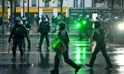 Fransa'da protestolar sürüyor: 53 polis yaralandı, bin 300'den fazla kişi gözaltında