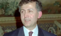 Ahmet Taner Kışlalı, ölümünün 27’nci yılında evinin önünde düzenlenen törenle anıldı