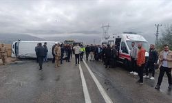 Hakkâri'de öğrenci servisi devrildi: 14 kişi yaralı