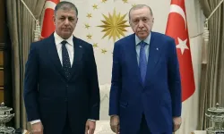 İzmir Büyükşehir Belediye Başkanı Cemil Tugay'dan “AKP'ye geçersen işçi çıkaracak mısın?” sorusuna yanıt