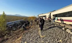 İspanya’da iki hızlı tren çarpıştı: En az 39 kişi hayatını kaybetti