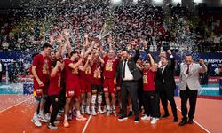 Ziraat Bankkart'ı 3-1 mağlup eden Galatasaray AXA Sigorta Şampiyonlar Kupası'nı kaldırdı