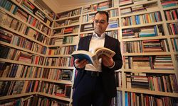 Prof. Dr. Halil Tekiner'in çocukluktan başlayan okuma sevgisi 40 bin kitaplık kütüphaneye dönüştü