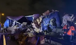 Anadolu Otoyolu Kocaeli geçişinde tır ciple çarpıştı, 1 ölü, 2 yaralı