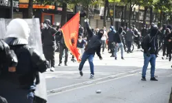 Arnavutluk'ta yolsuzluk iddiaları protestolarında Eğitim Bakanlığı ateşe verildi