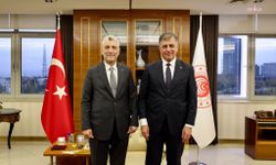 Bakan Bolat’tan Cemil Tugay’a: “AK Parti ailemize hoş geldiniz”