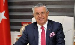 Kemer Belediye Başkanı Necati Topaloğlu ve 8 meclis üyesi CHP’den istifa etti